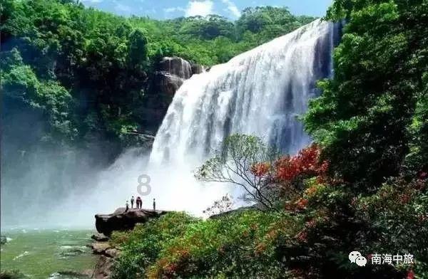 县人大：发挥“石榴红”作用 谱写民族团结新篇章